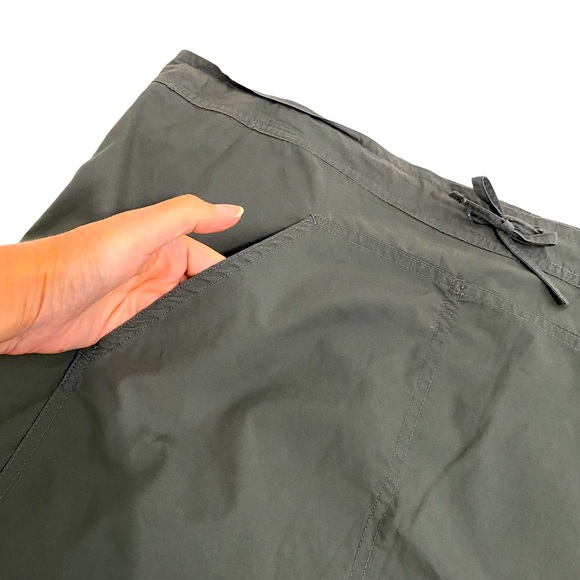 Route 66 Green Adjustable Tie Waist Skirt With Kangaroo Pocket, Size 12 - Picture 3 of 9